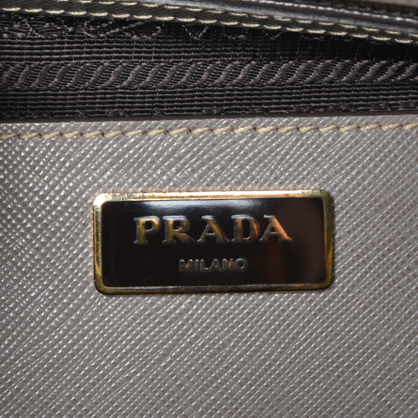 Saffiano Medium Galleria Double Zip Tote Argilla