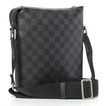 Louis Vuitton Damier Infini Discovery Messenger BB Onyx 2 of 4