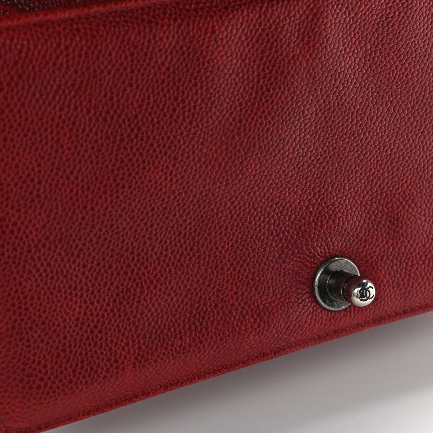 Caviar Quilted Medium Boy Flap Red