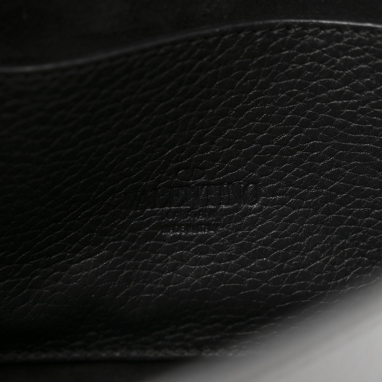 Pebbled Calfskin Medium Rockstud Flip Lock Crossbody Bag Black