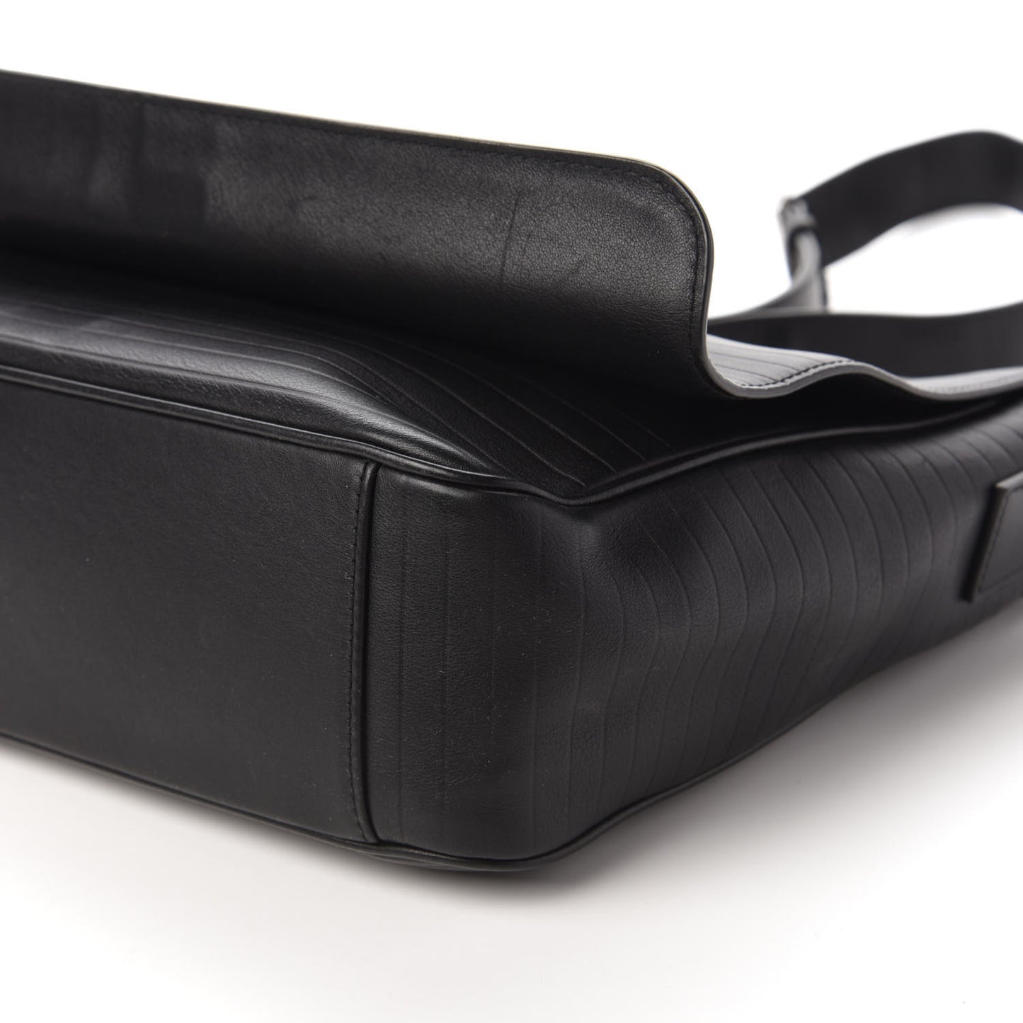 HOMME Calfskin Ribbed Messenger Black