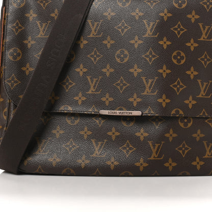 Louis Vuitton Monogram Beaubourg MM Messenger Bag 7 of 9