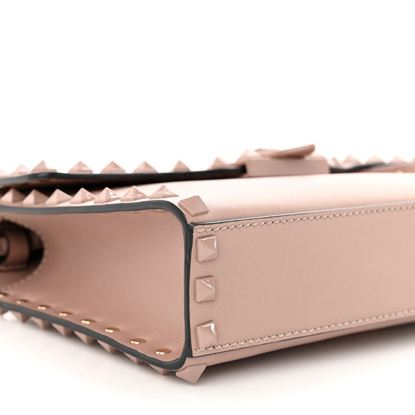 Vitello Monochrome Medium Rockstud Flip Lock Crossbody Bag Poudre