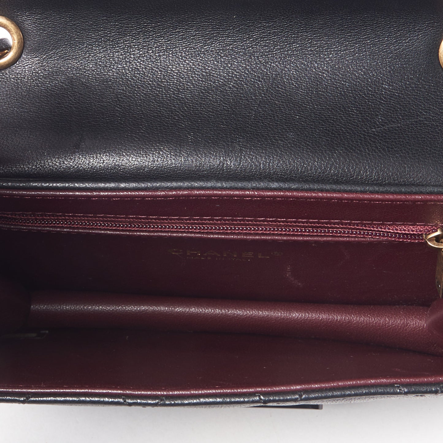 Sheepskin Quilted Beauty Lock Flap Black