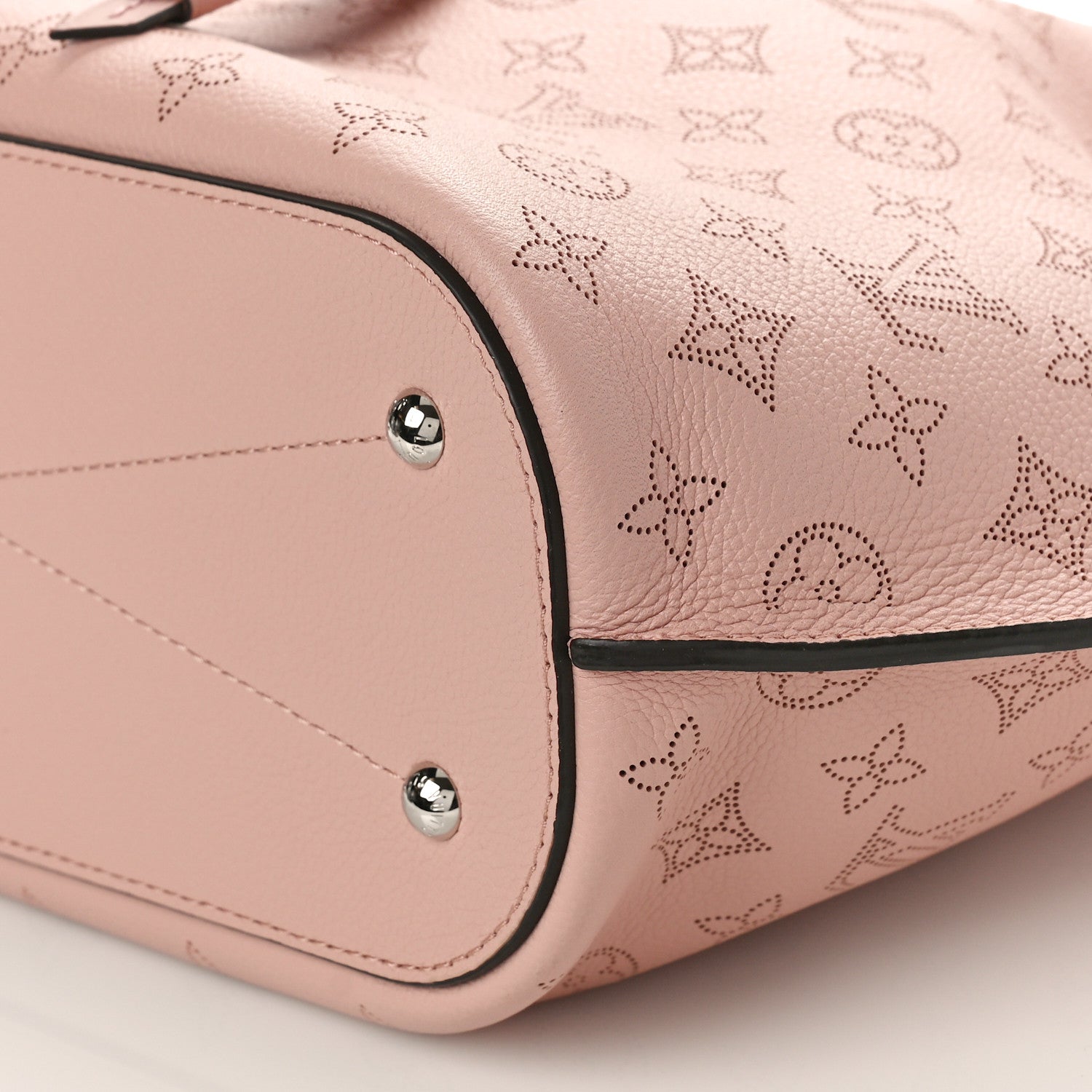Louis Vuitton Mahina Girolata Magnolia 9 of 9