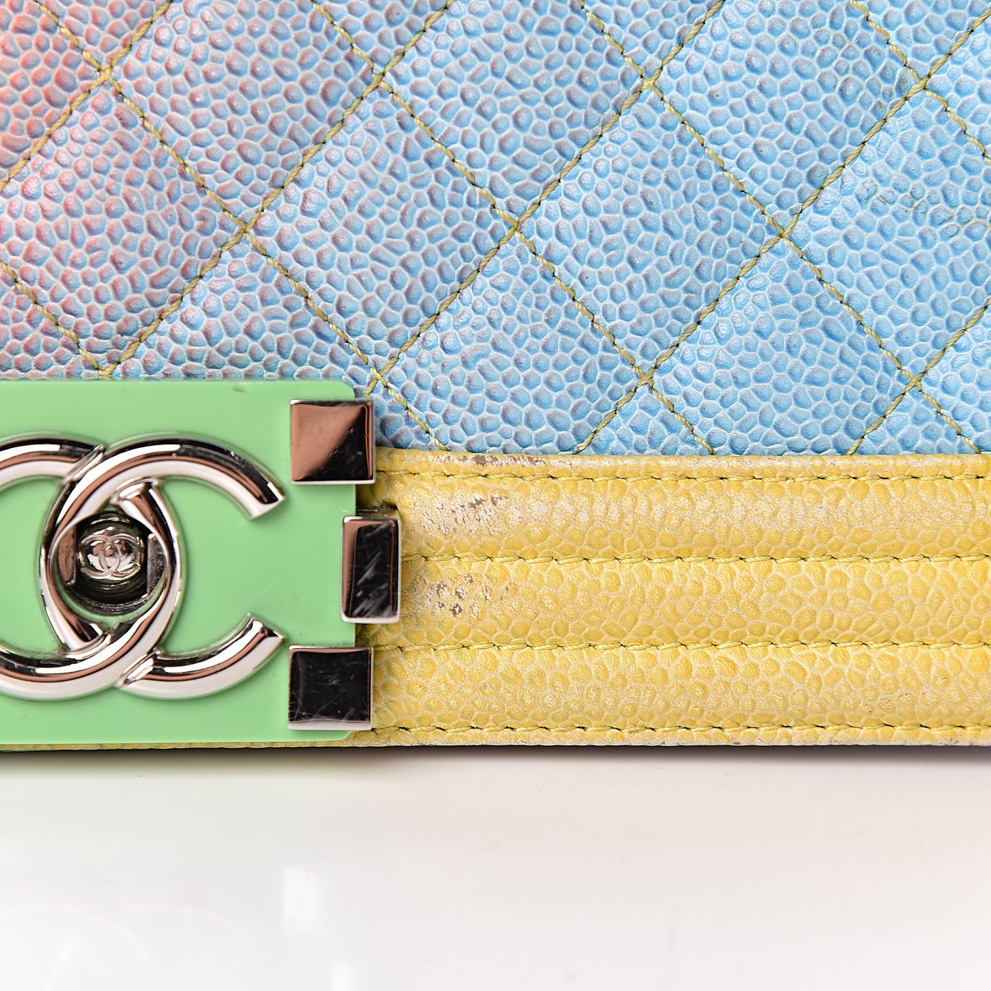 Caviar Quilted Medium Cuba Rainbow Boy Flap Multicolor