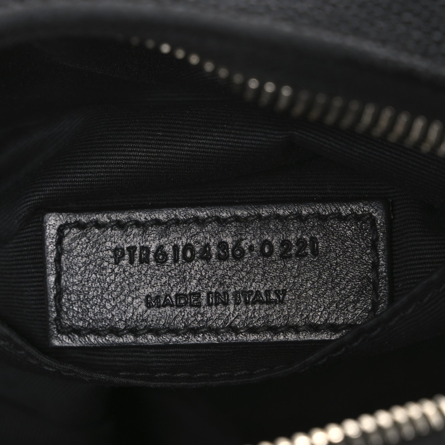 Saint Laurent Grain De Poudre Matelasse Chevron Quilted Round Vinyle Camera Bag Black 7 of 12