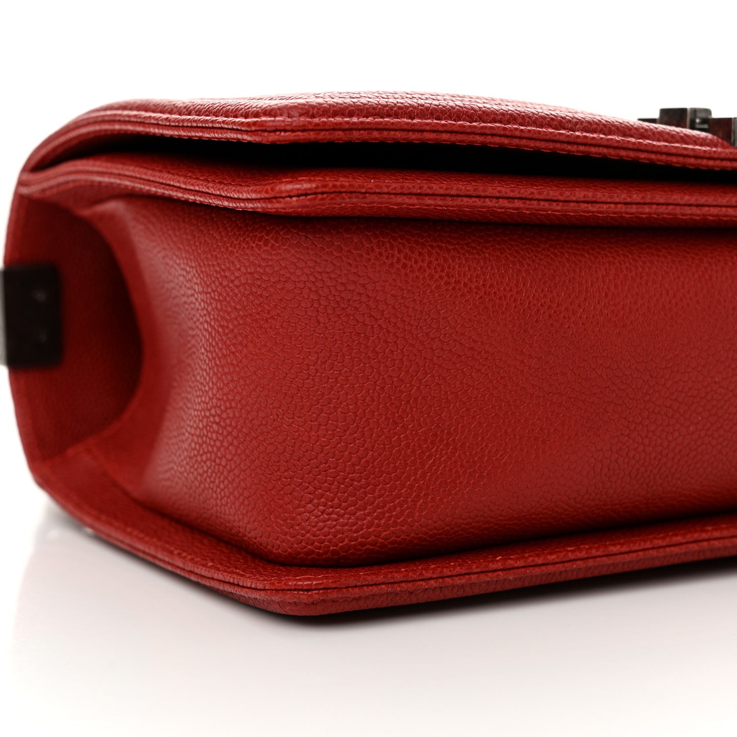 Caviar Quilted Medium Boy Flap Red