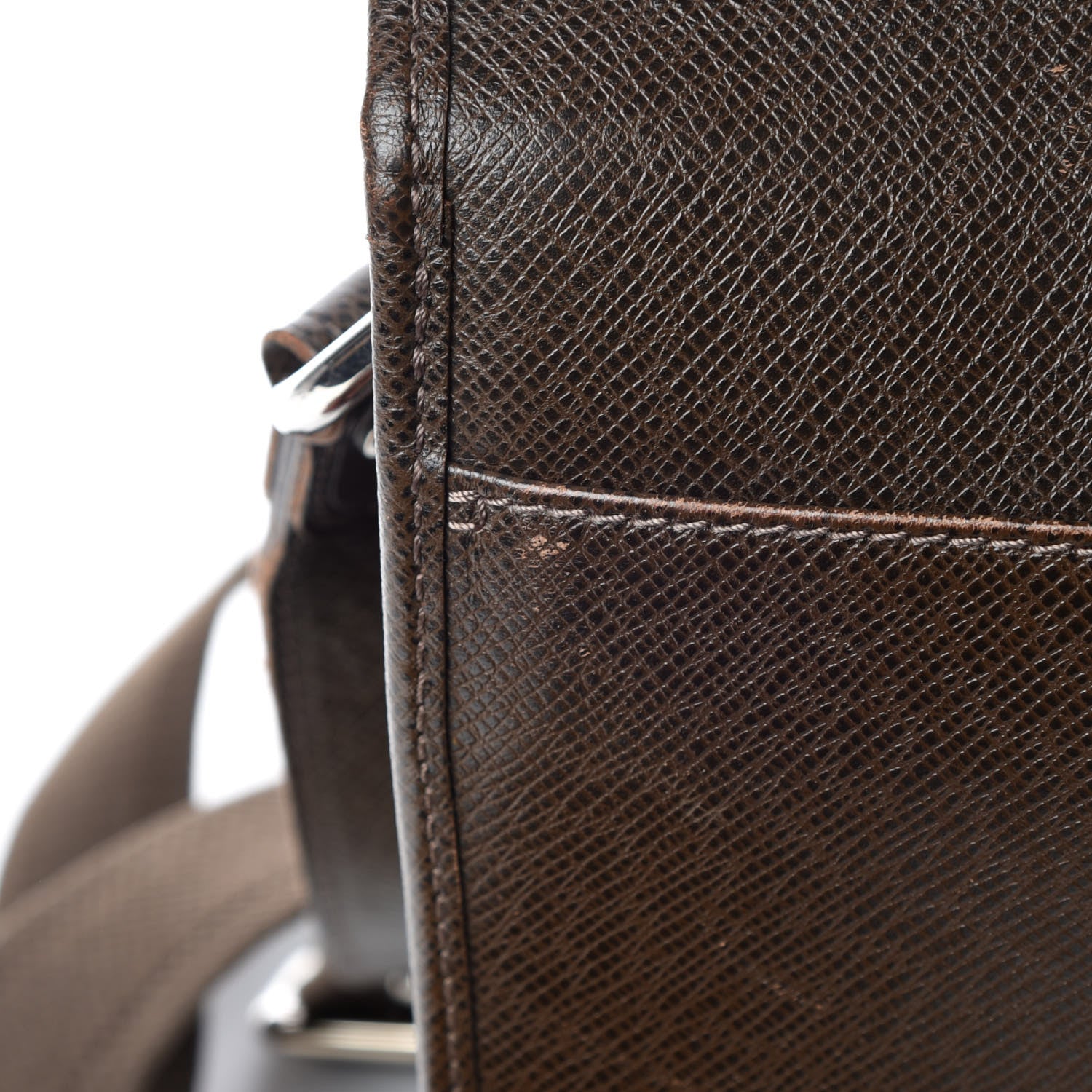 Louis Vuitton Taiga Andrei Messenger Bag Grizzli 15 of 19