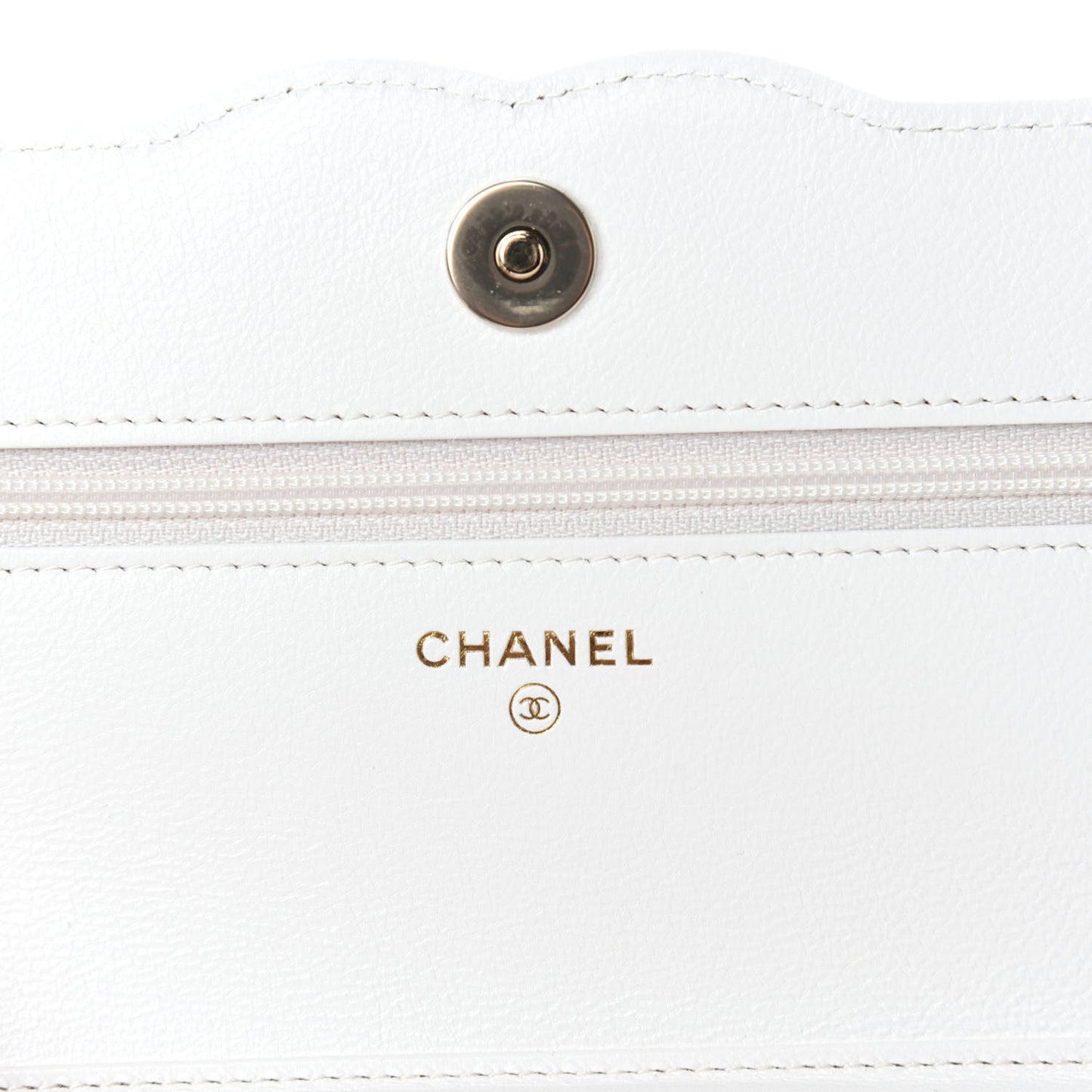 Goatskin Quilted Timeless CC Wallet On Chain WOC White