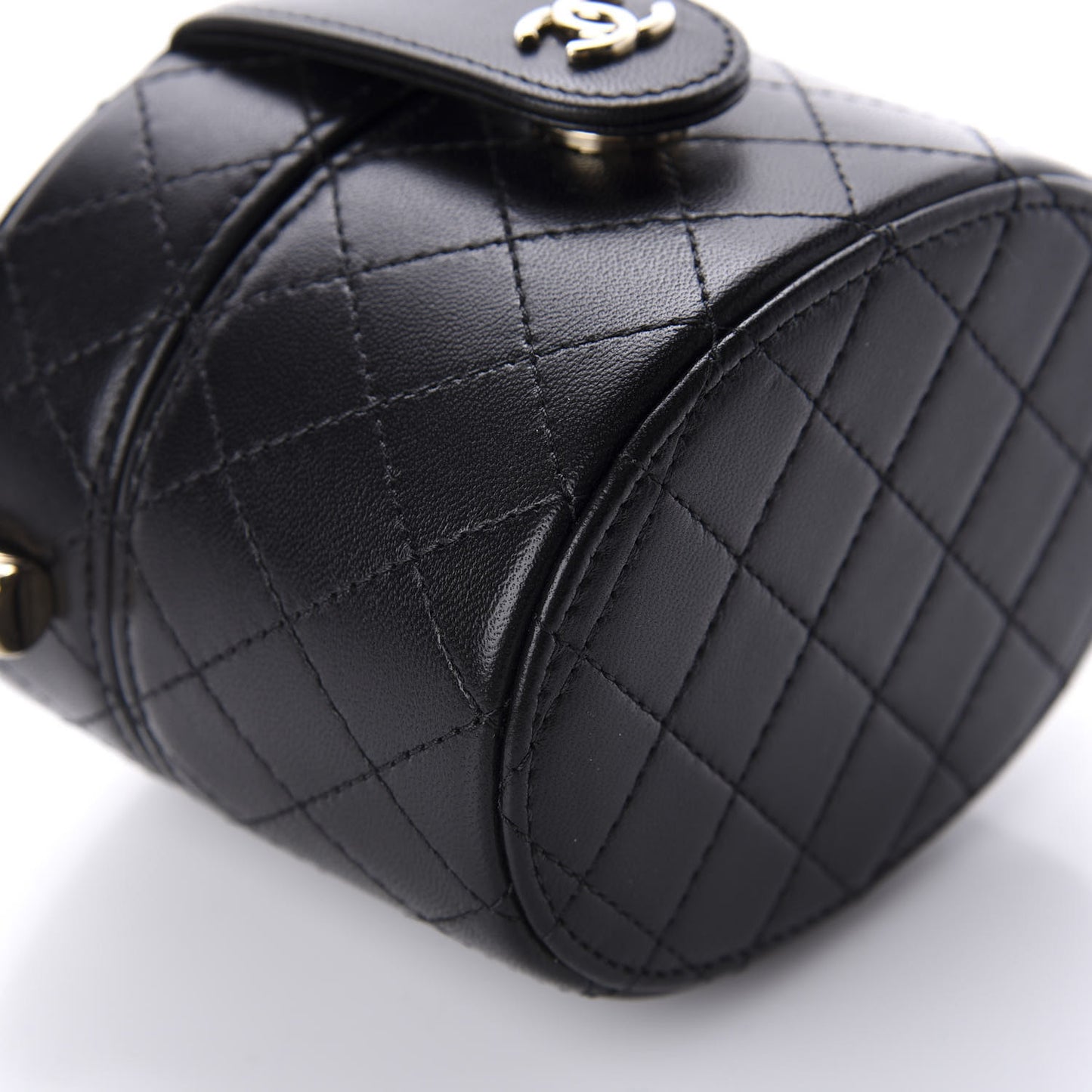 Lambskin Quilted Mini Round Vanity Case With Chain Black