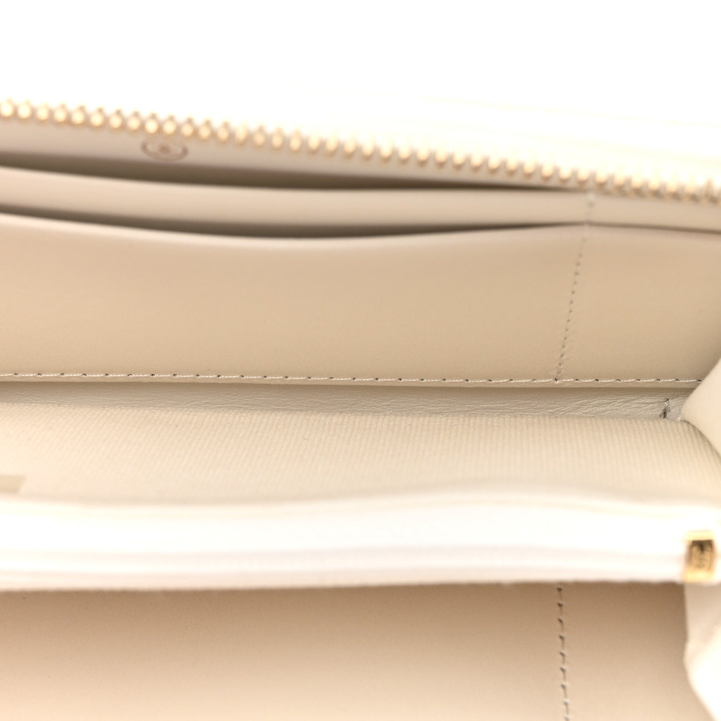 Caviar Quilted CC Medium Zip Around Wallet White