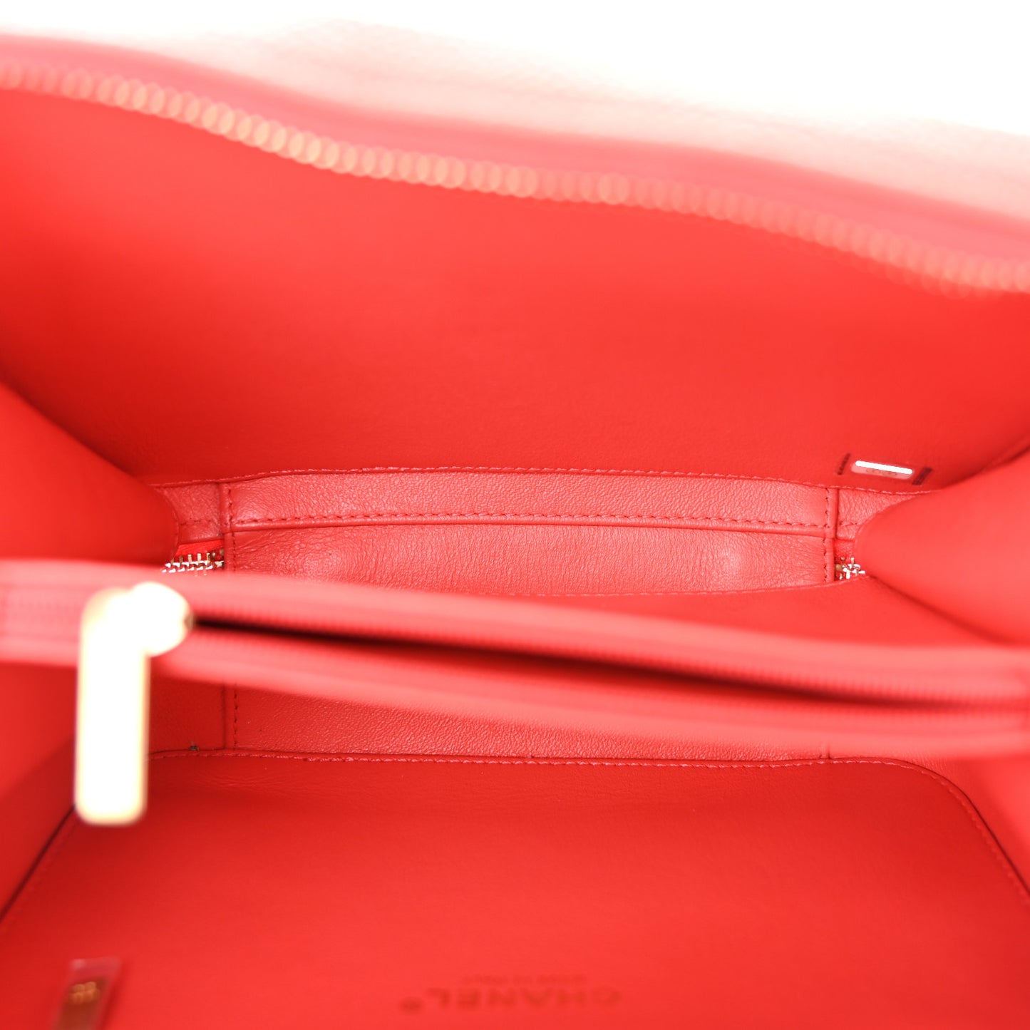 Caviar Quilted Medium CC Filigree Vanity Case Red