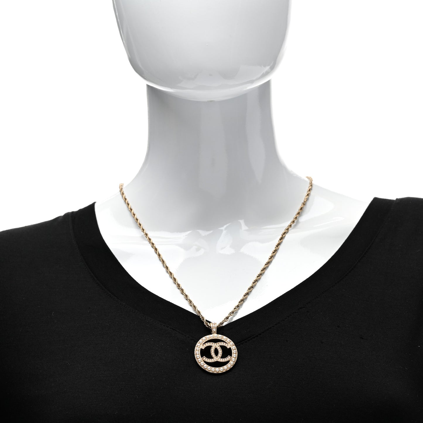 Pearl CC Round Pendant Necklace Gold