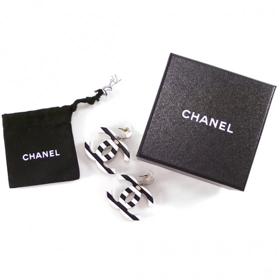 Chanel Lucite Pearl CC Earrings Black/White 2 of 5