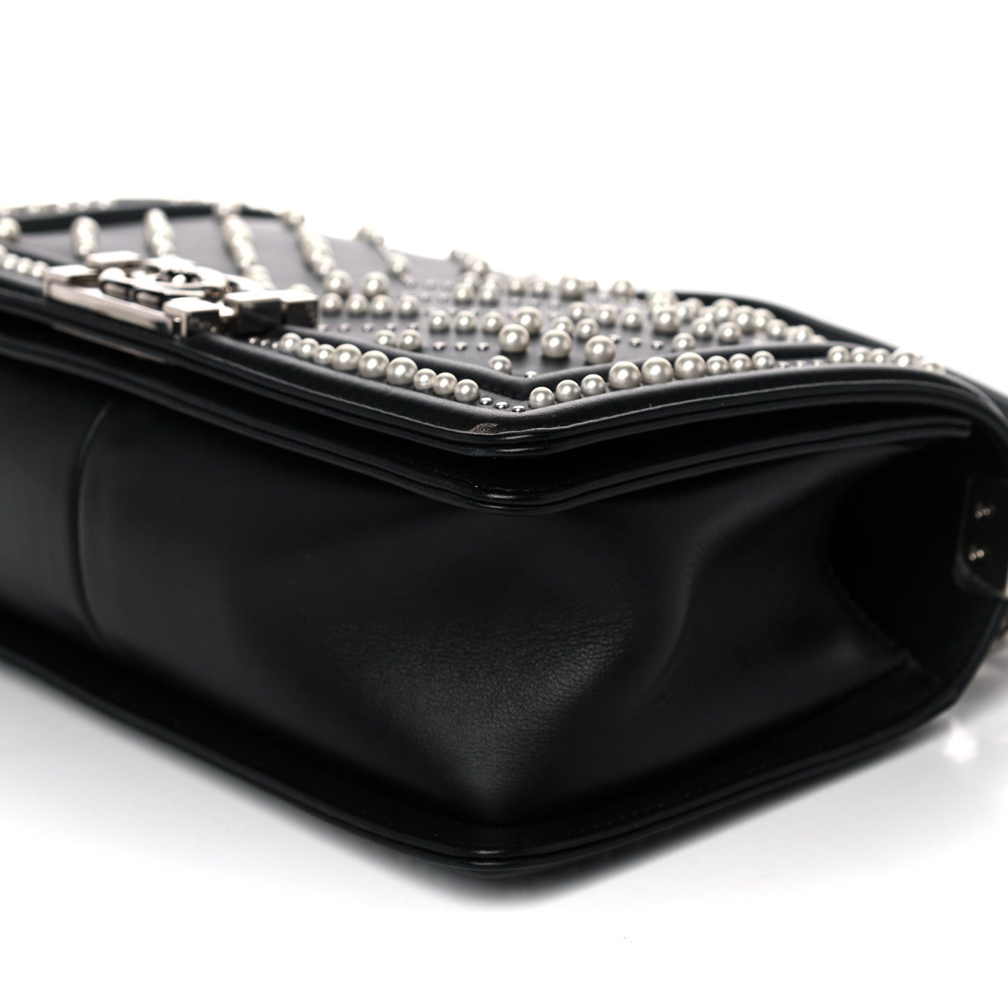 Calfskin Pearl Chevron Medium Boy Flap Black