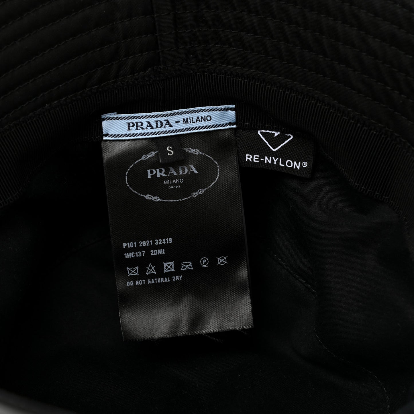 Re-Nylon Metal Triangle Logo Womens Bucket Hat S Black