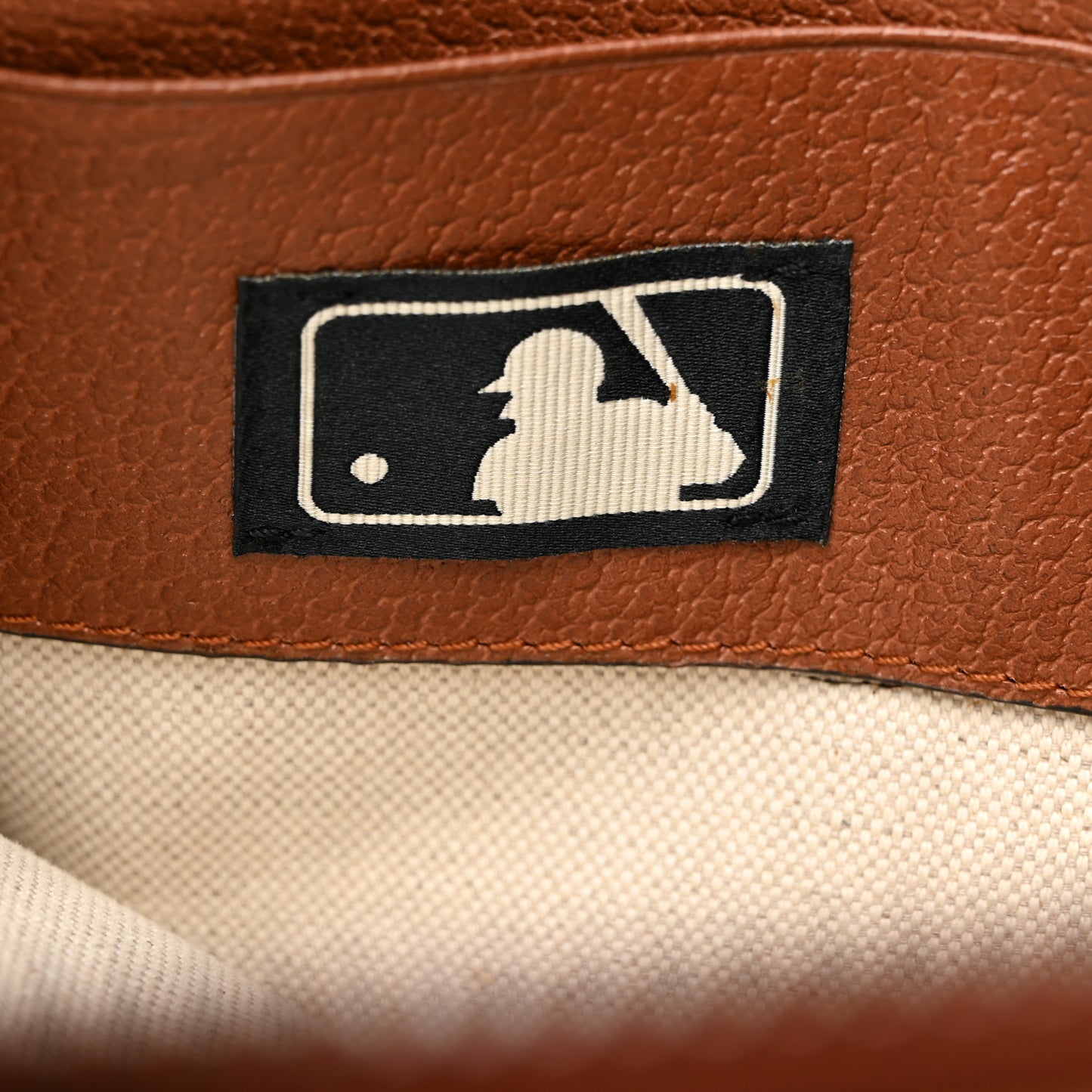 X MLB GG Monogram NY Yankees Zip Wristlet Pouch Beige Ruggine Ivory