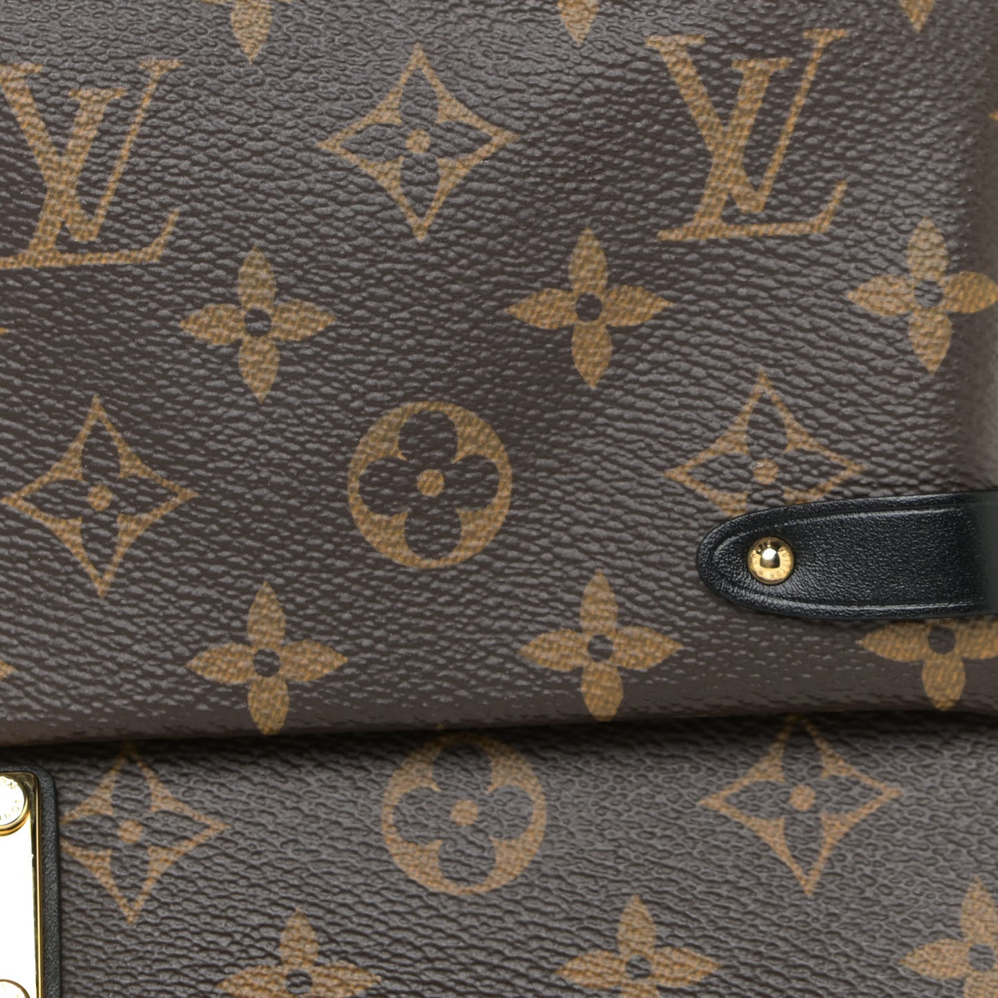 Monogram Sac Triangle PM Black