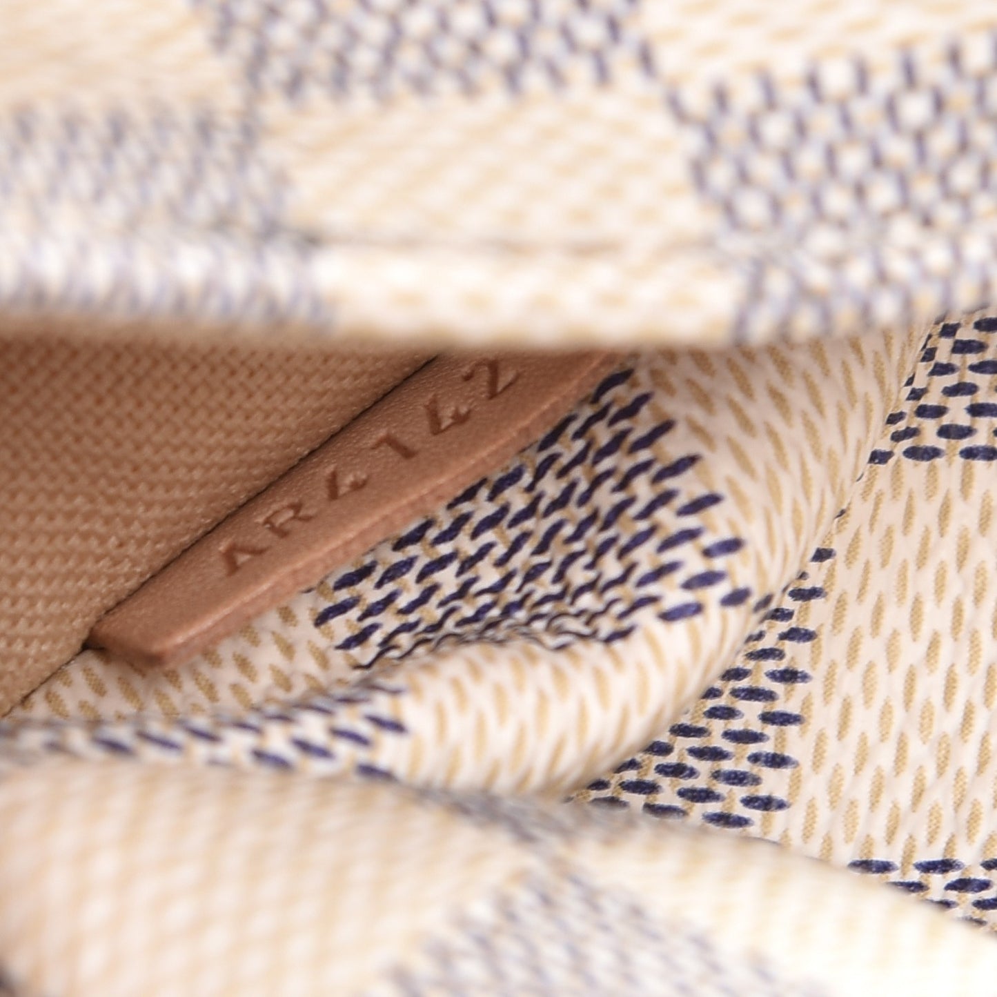 Damier Azur Totally MM