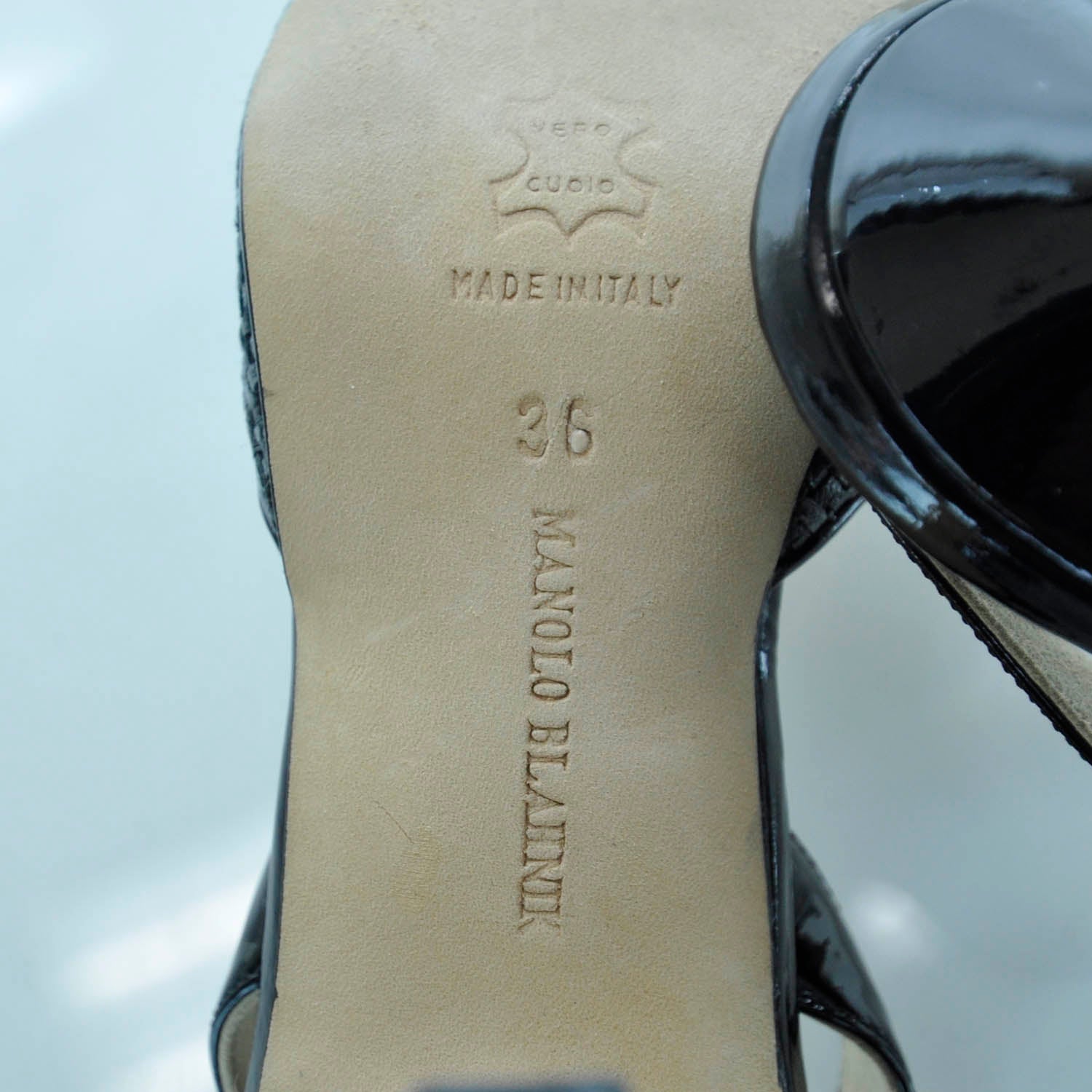 FASHIONPHILE MANOLOBLAHNIKWovenPatentCapToeCarolynePumps36Black 3 of 7