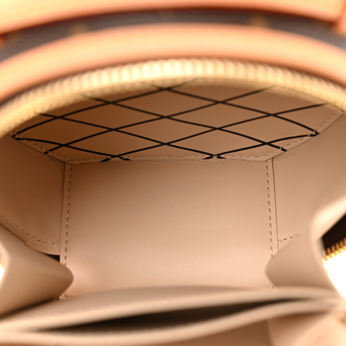 Monogram Mini Boite Chapeau