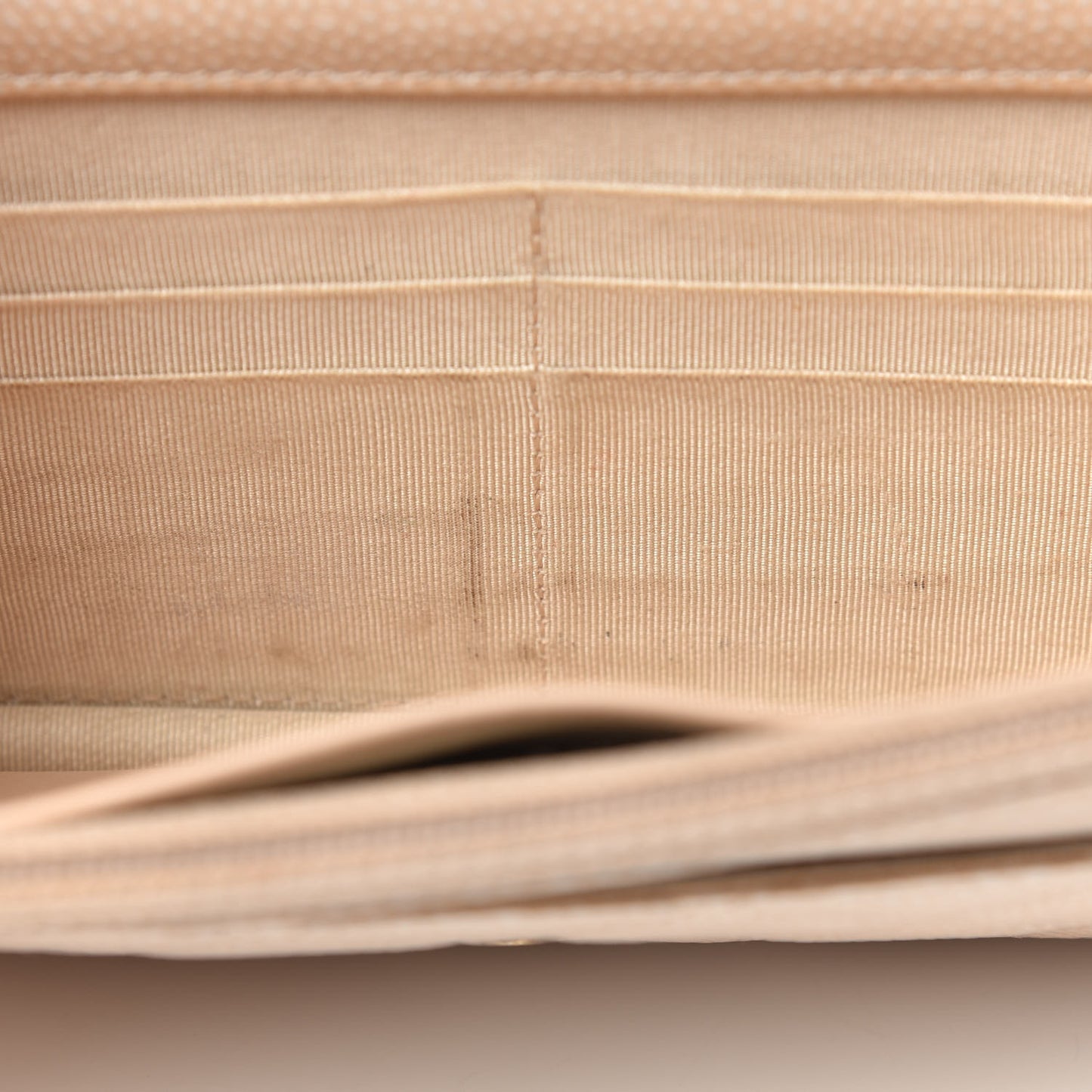 Pearly Caviar Quilted Wallet On Chain WOC Beige