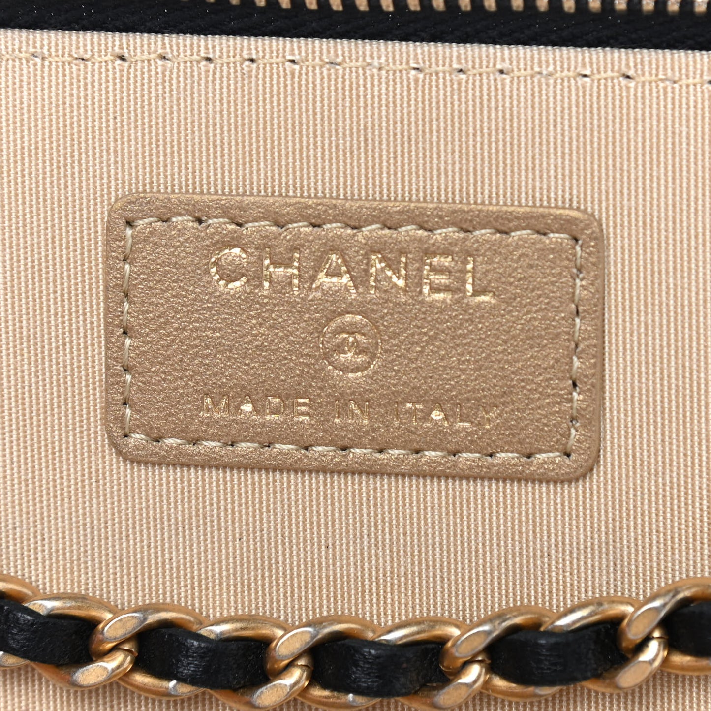 Lambskin Quilted Pearl Crush Small Vanity Case With Chain Black