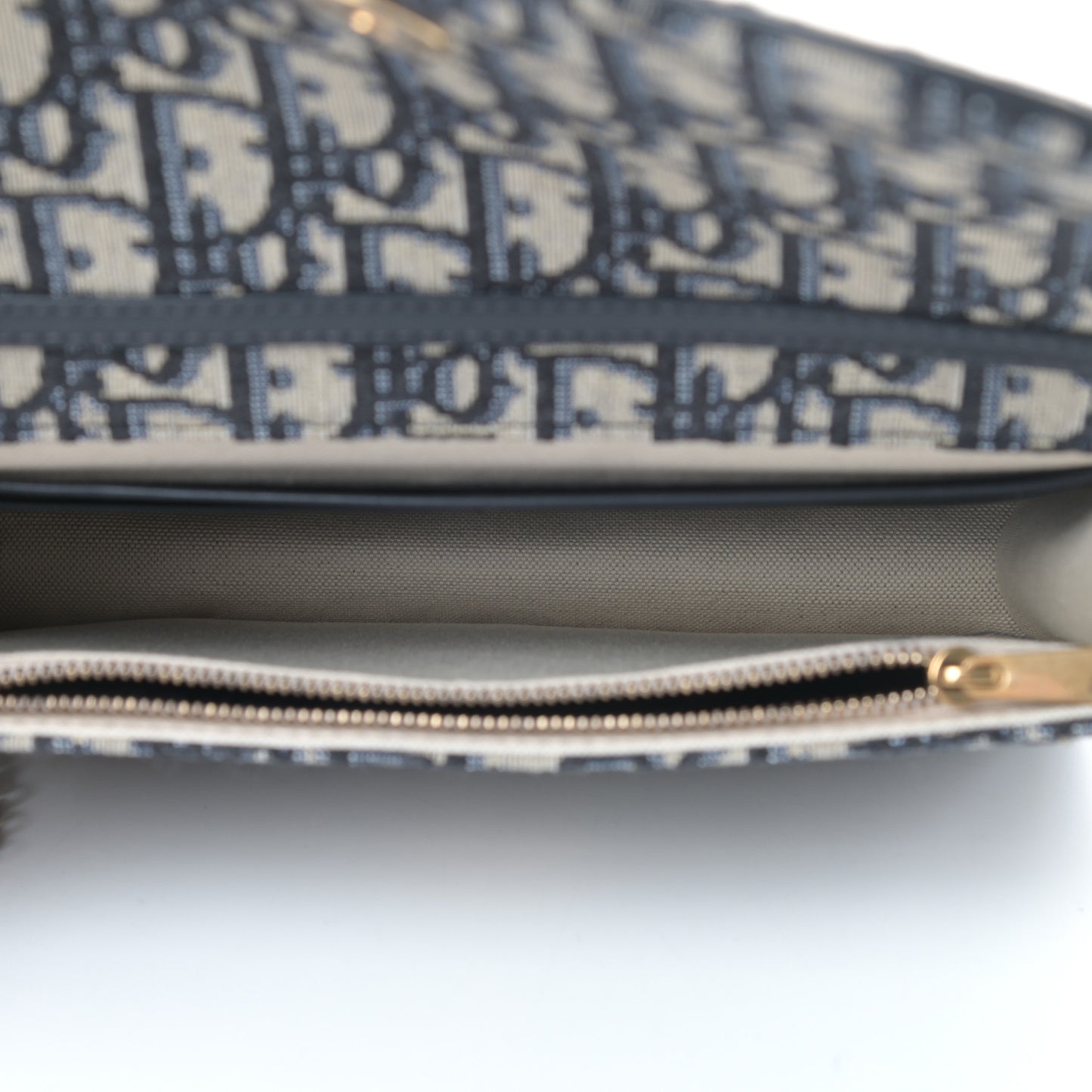 Oblique Saddle Chain Pouch Blue