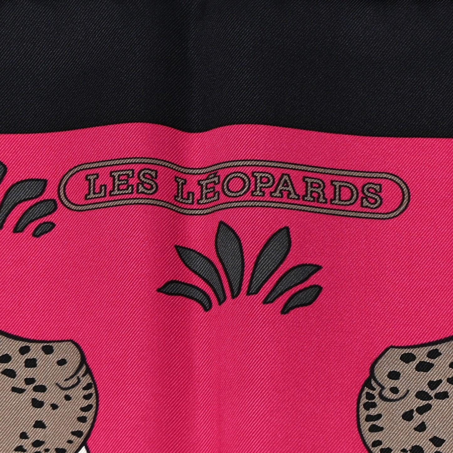Silk Les Leopards Scarf 90