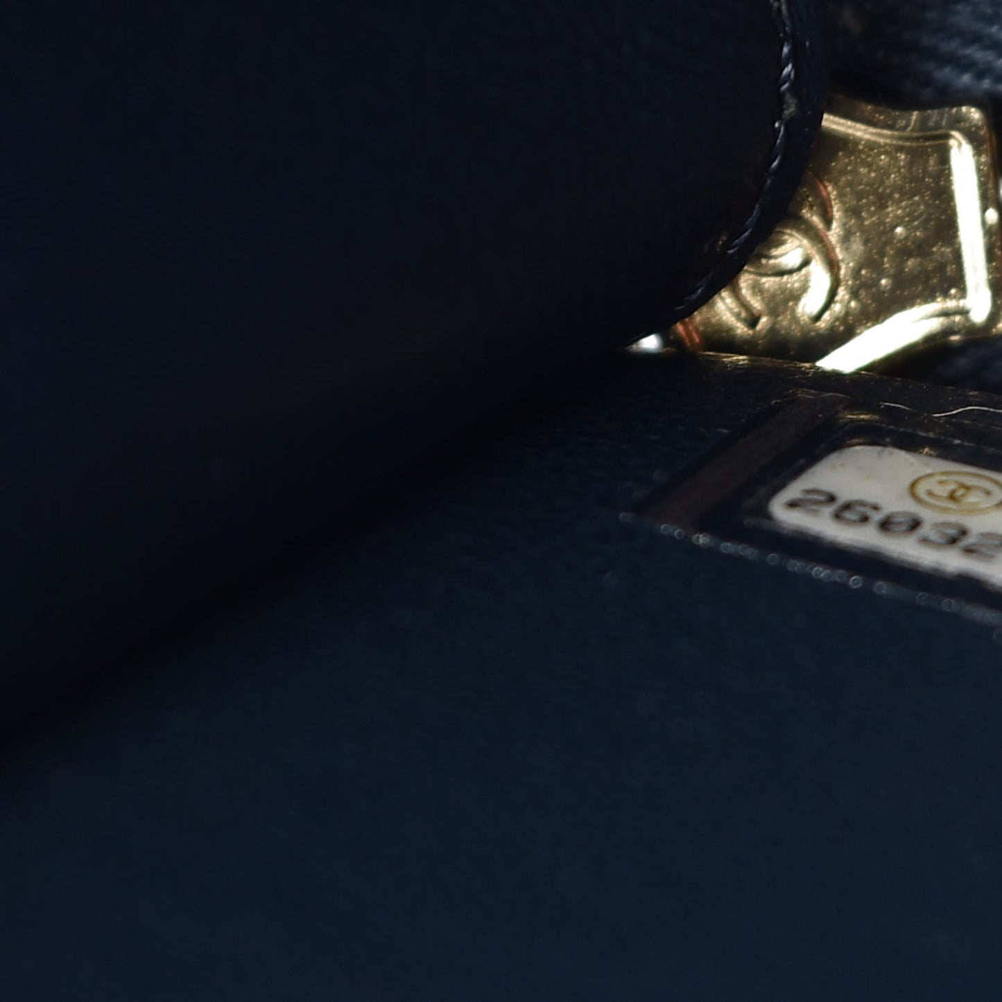 Caviar Quilted Small CC Filigree Vanity Case Navy