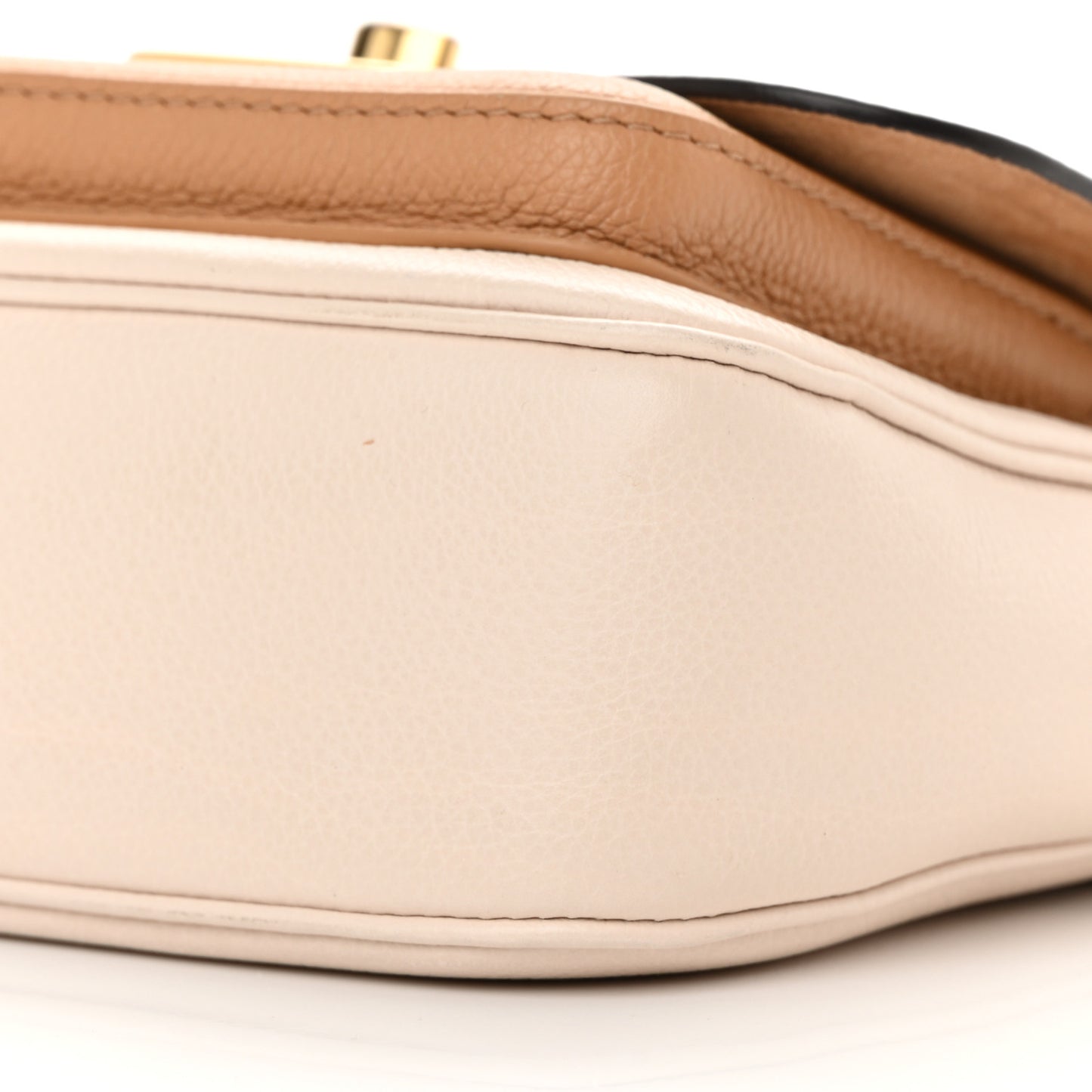 Grained Calfskin Lockme Tender Quartz