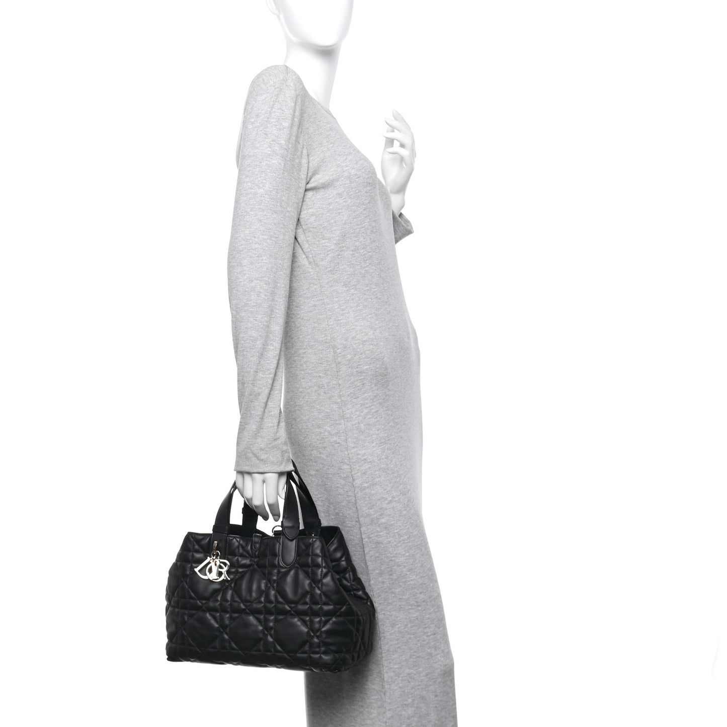Calfskin Macrocannage Medium Toujours Black