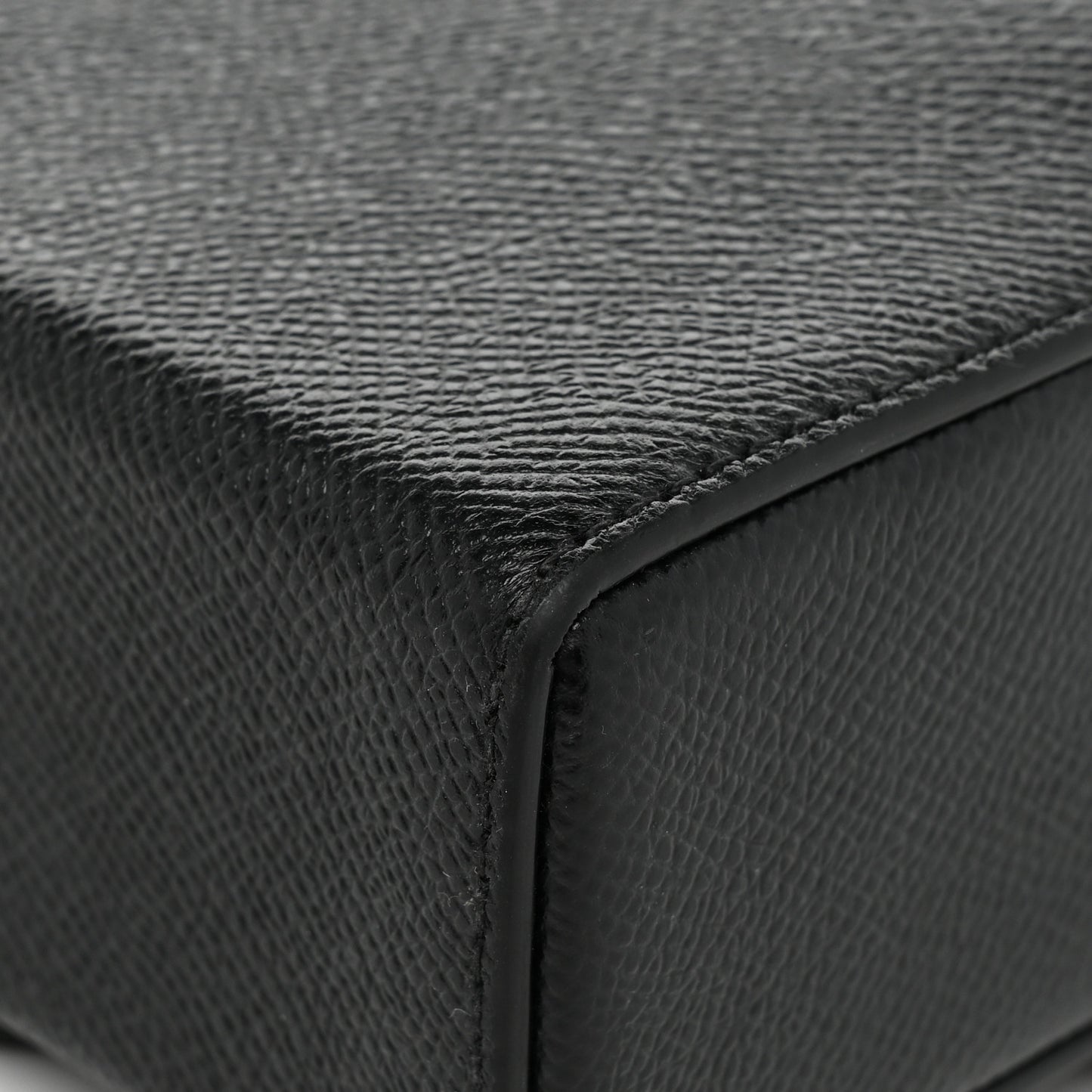 Ultra Matte Grained Calfskin 30 Montaigne Box Bag Black