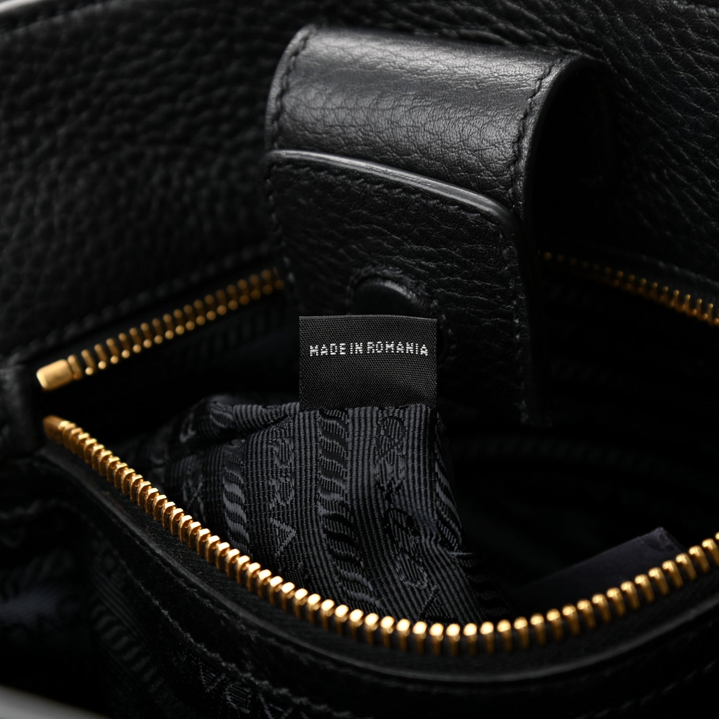Vitello Phenix Tote Black