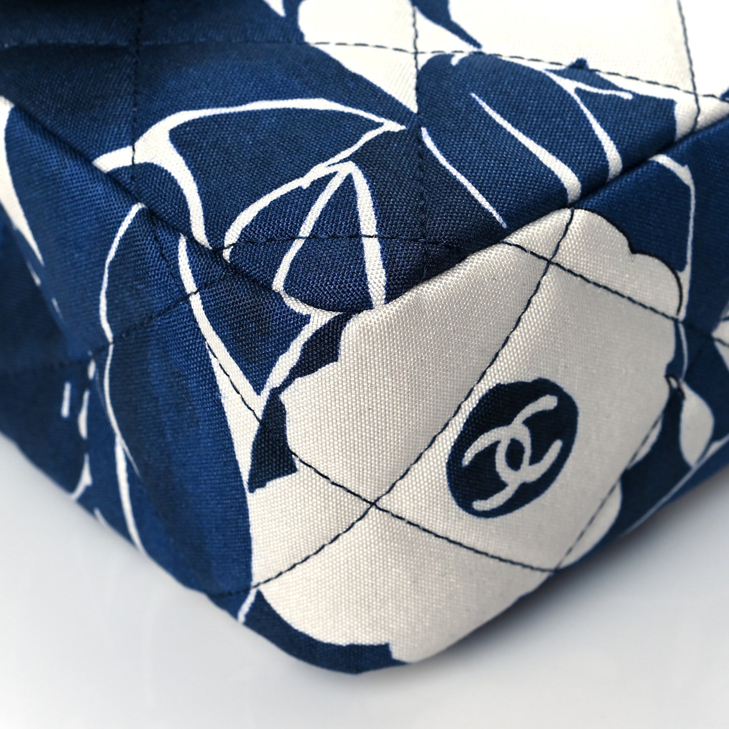 Floral Printed Silk CC Medium Single Flap Navy Blue White