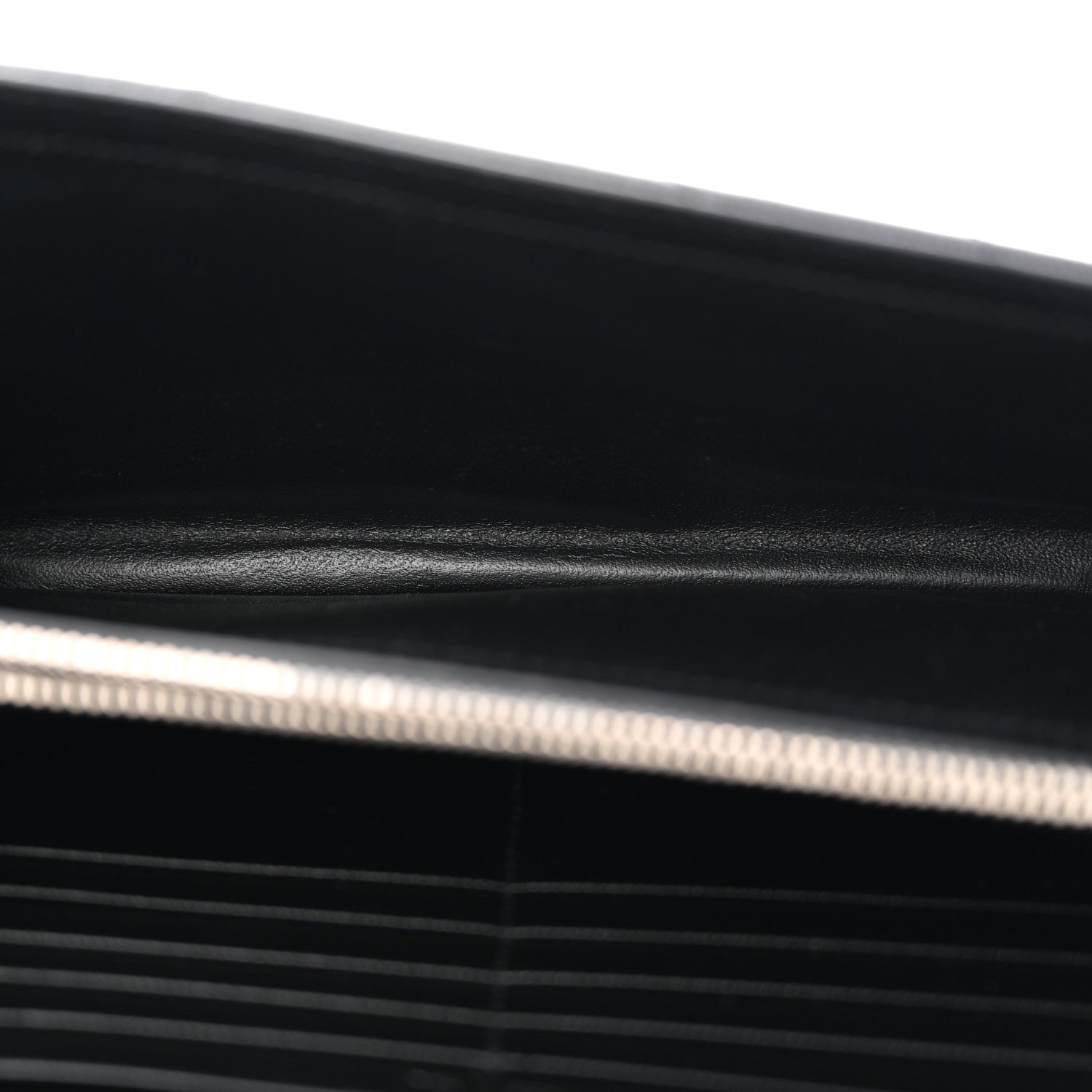 Saint Laurent Grain De Poudre Matelasse Chevron Monogram Chain Wallet Black 5 of 11