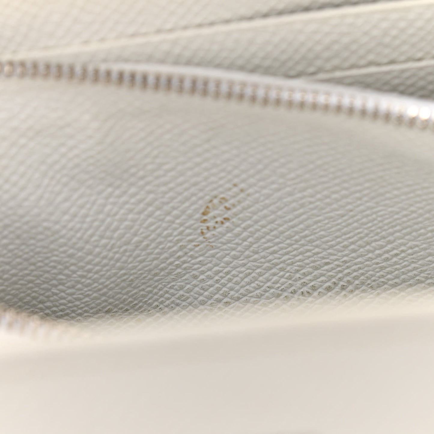 Epsom Kelly Longue Wallet White