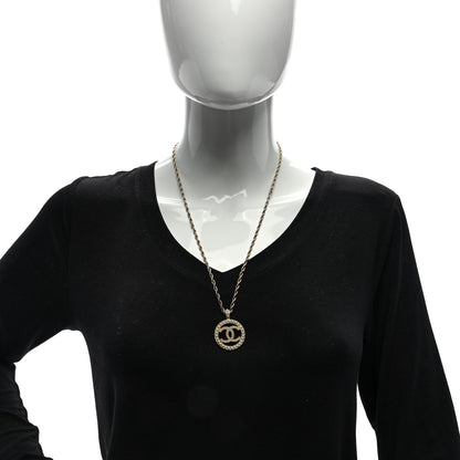 Chanel Pearl CC Round Pendant Necklace Gold 3 of 4
