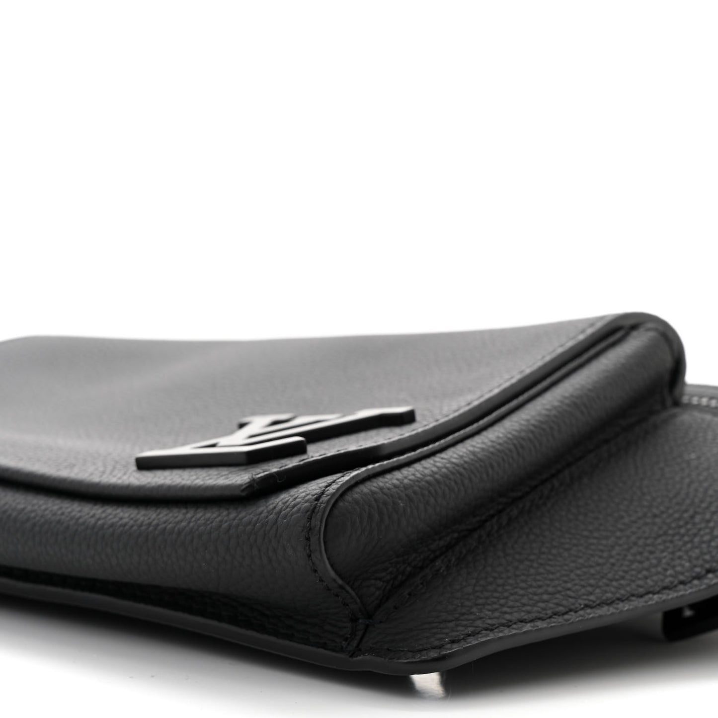 Grained Calfskin Aerogram Takeoff Slingbag Black