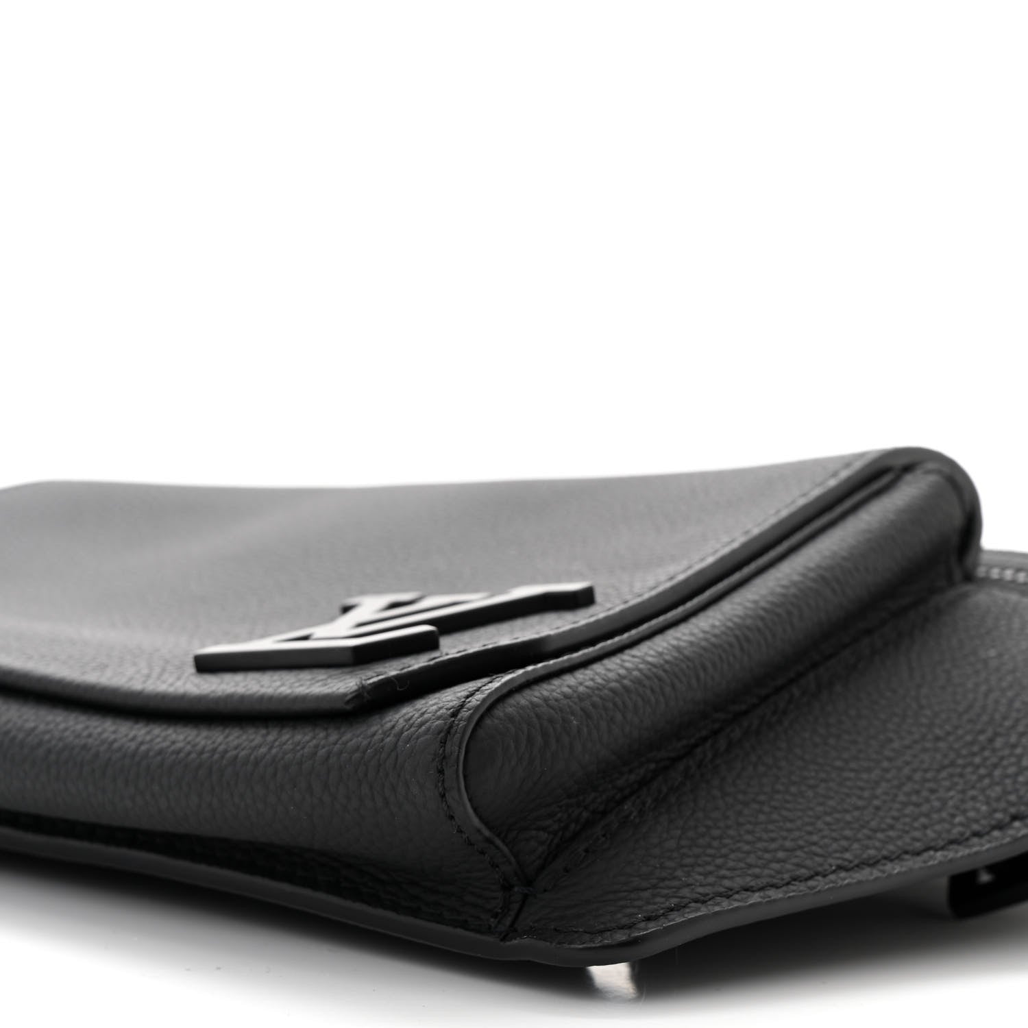 Louis Vuitton Grained Calfskin Aerogram Takeoff Slingbag Black 9 of 10