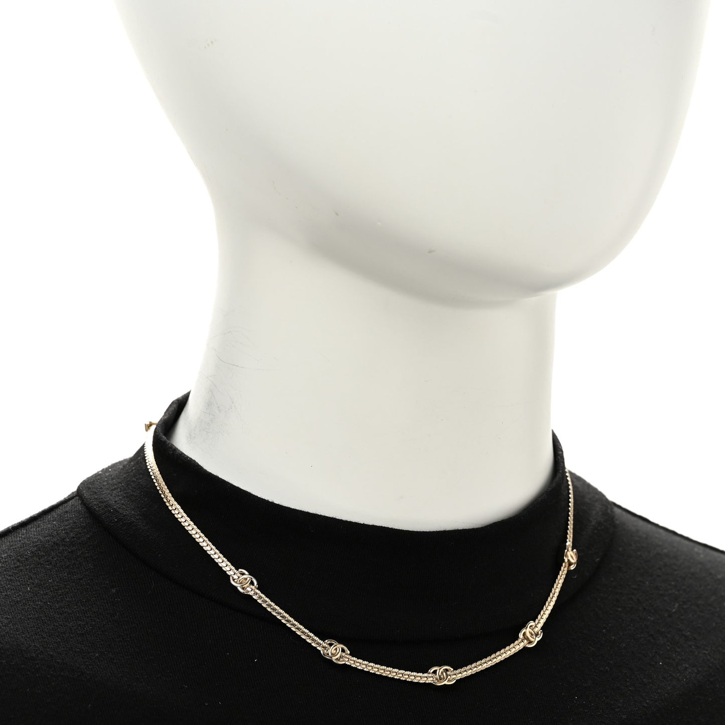 Metal CC Short Chain Necklace Gold
