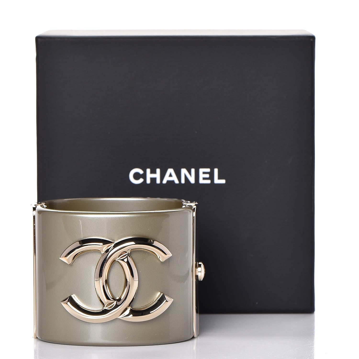 Chanel Resin CC Cuff Gold Pearly White 12 of 12