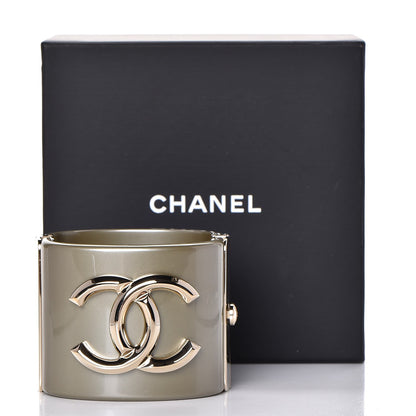 Chanel Resin CC Cuff Gold Pearly White 12 of 12