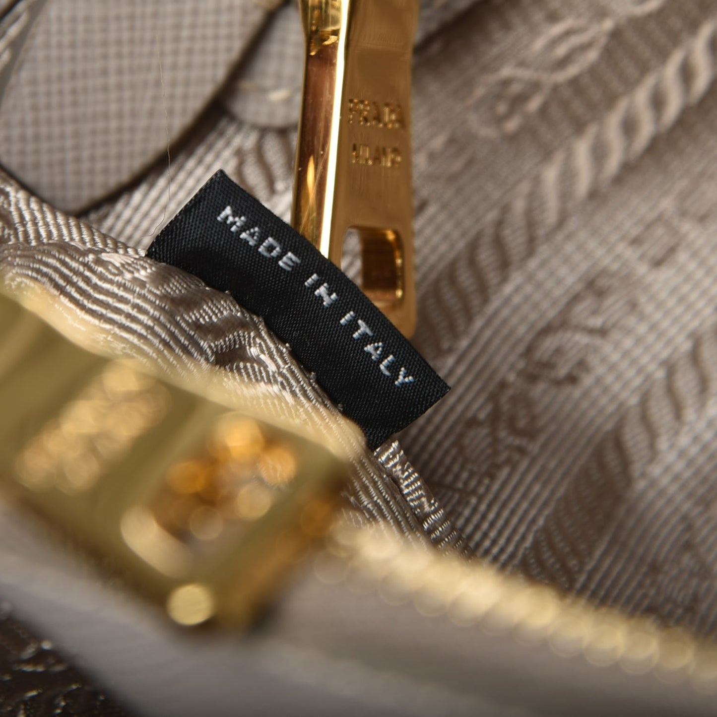 Saffiano Lux Medium Tote Pomice