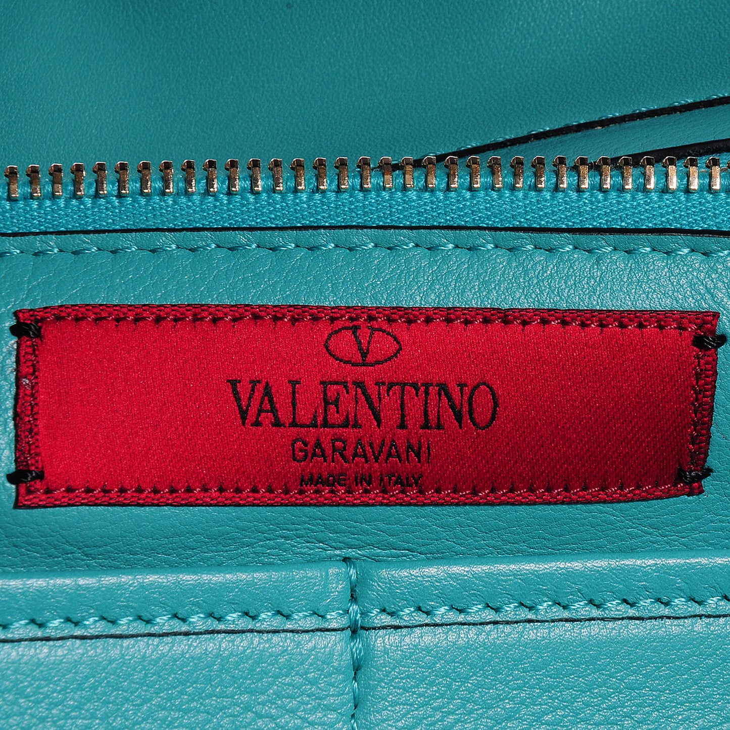 Vitello Medium Rockstud Tote Colibri