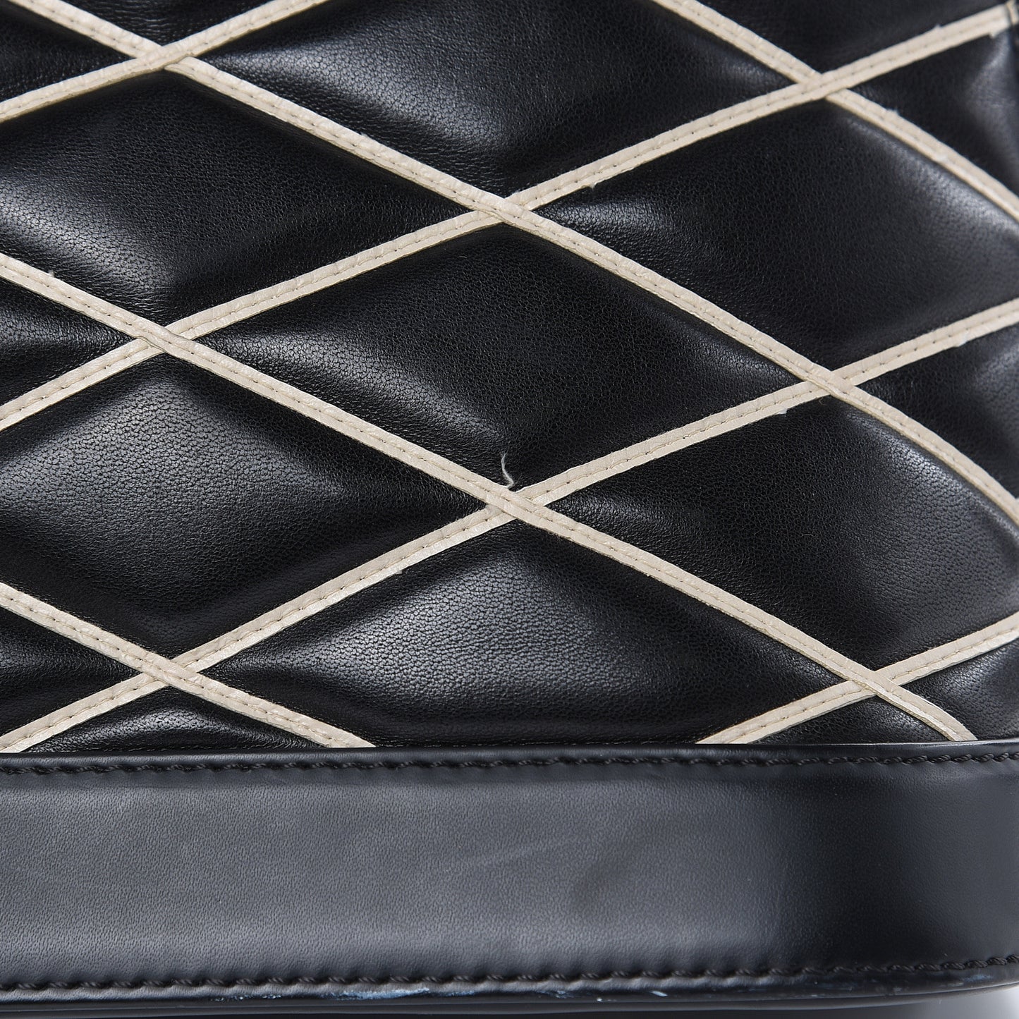 Lambskin Malletage Alma PM Black