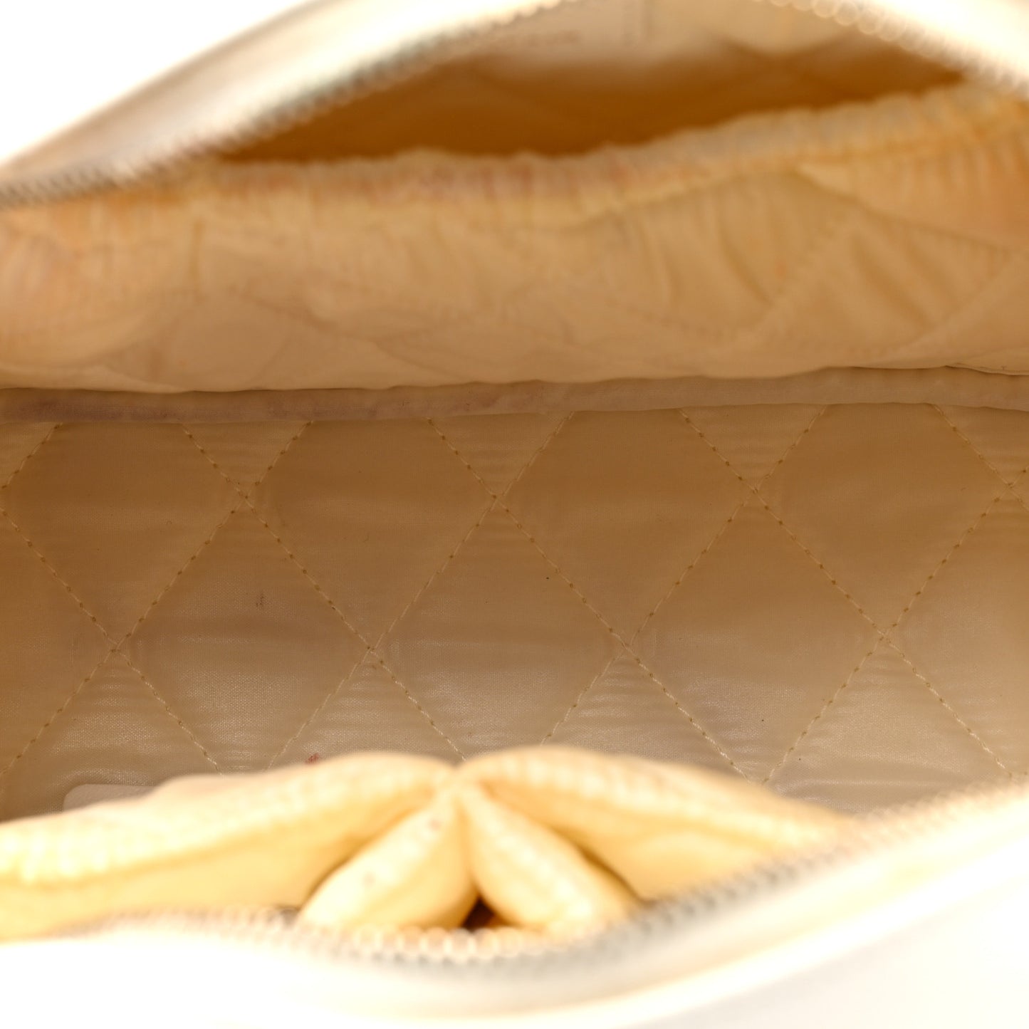 Caviar Quilted Medium Curvy Pouch Cosmetic Case White