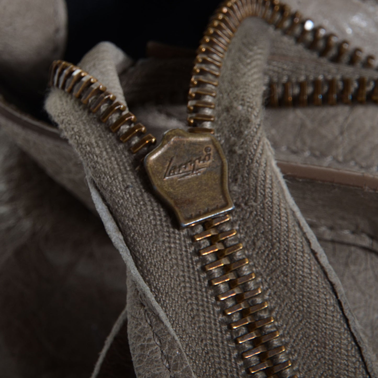 Agneau Classic Hardware City Papyrus