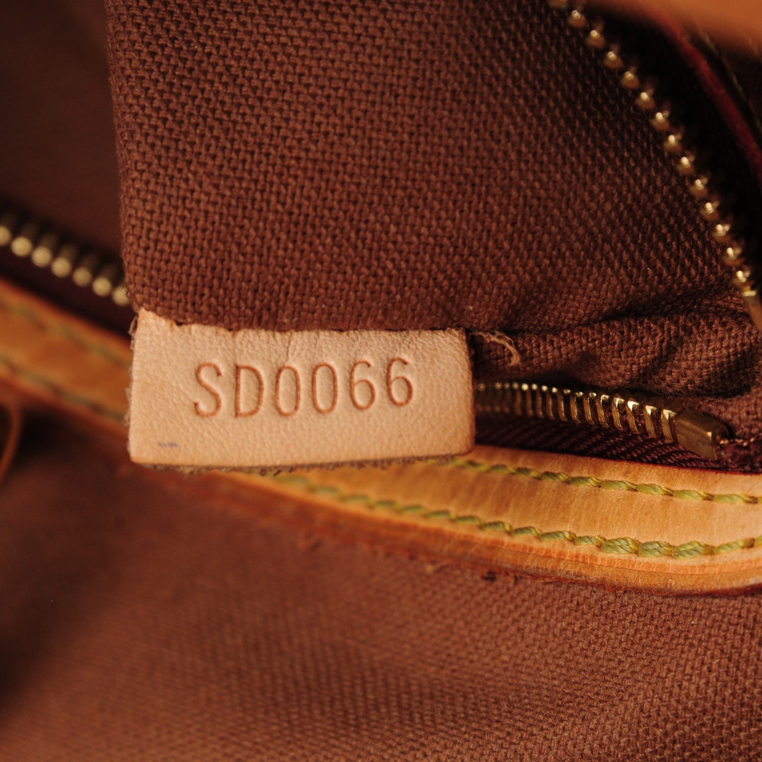Louis Vuitton Monogram Batignolles Vertical 7 of 7